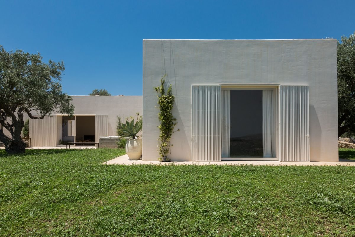 Contemporary and elegant villa with pool