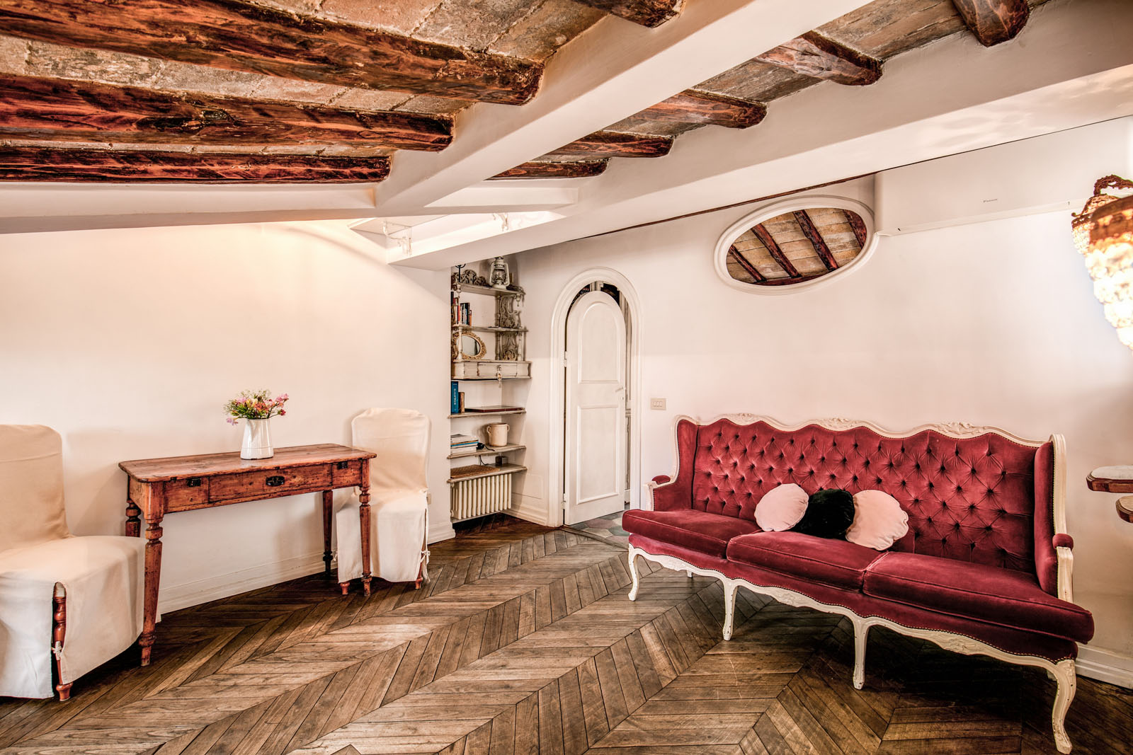 Deco sofa in Trastevere Rome