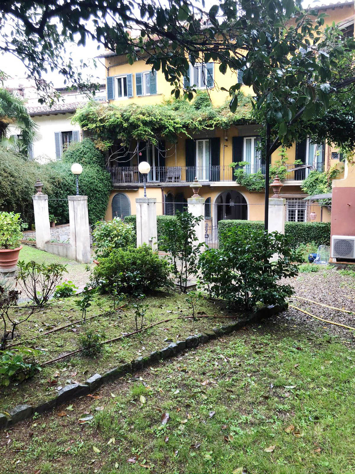apartment with garden in florence