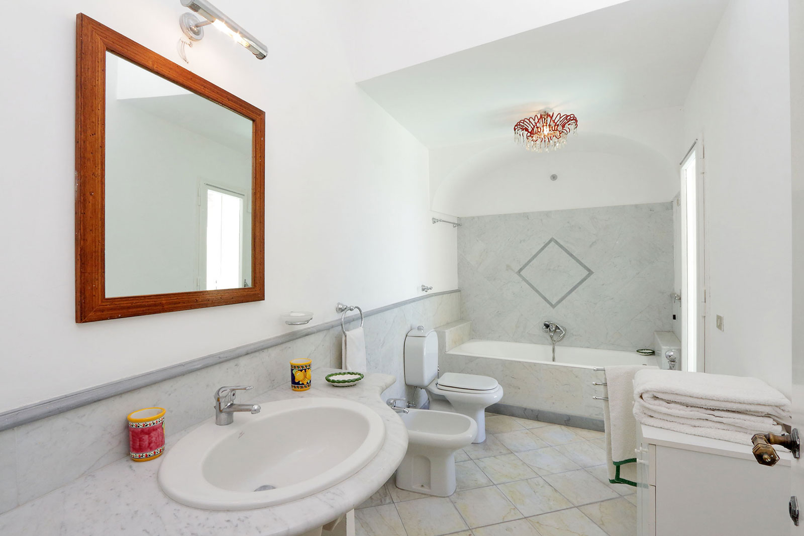 villa-in-capri-bathroom