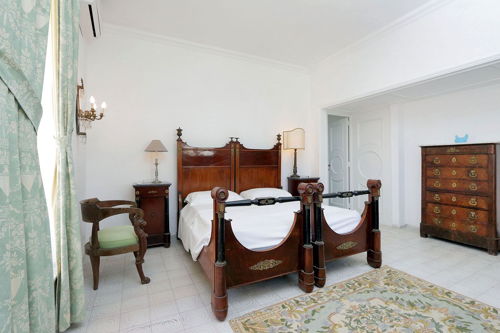villa-in-capri-bedroom-brown