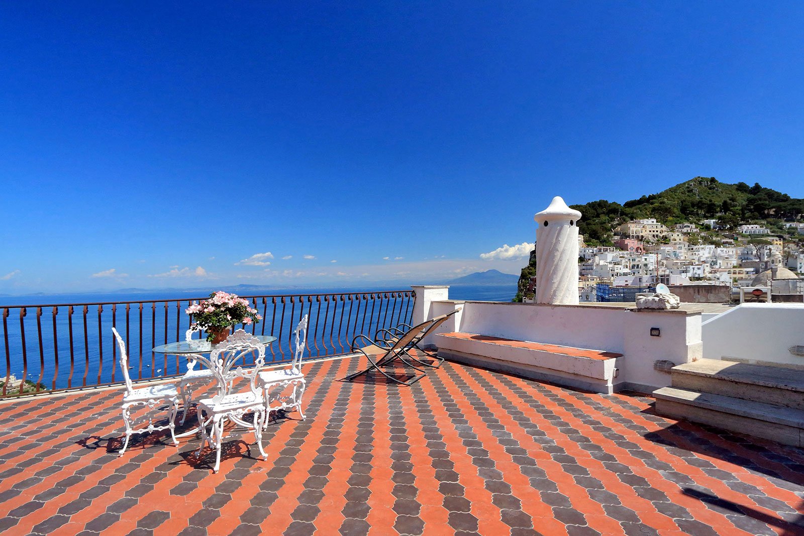 villa-in-capri-large-terrace-with-view