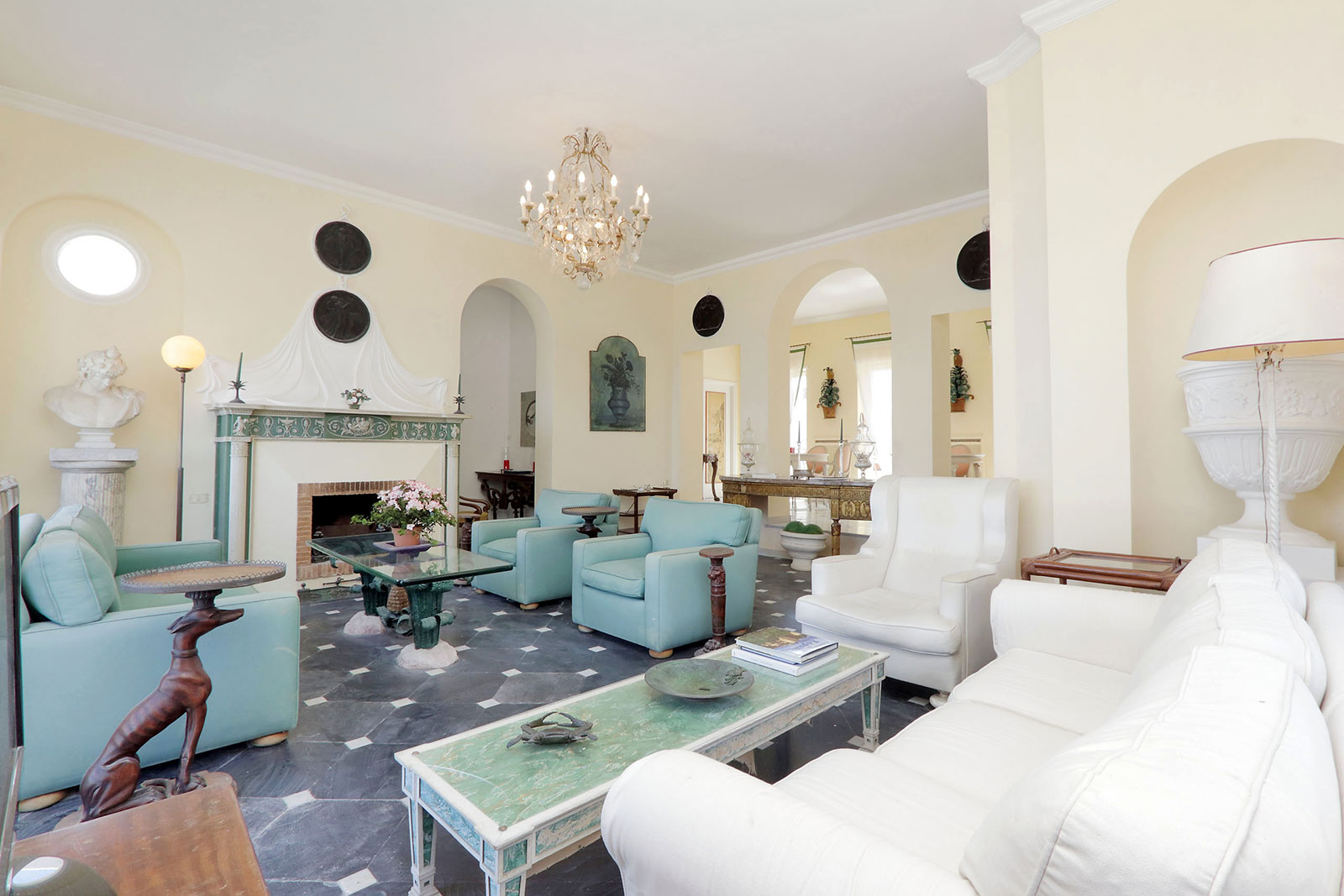 villa-in-capri-living-room