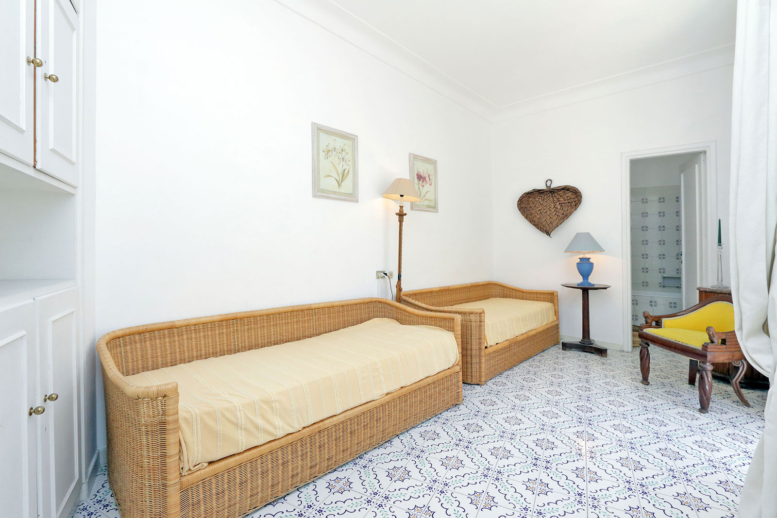 villa-in-capri-single-bedroom