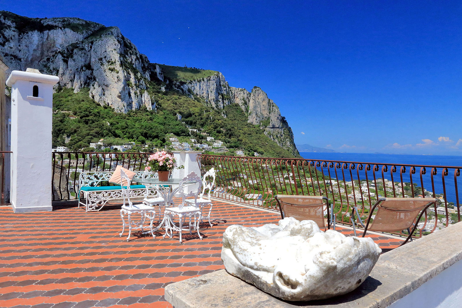 villa-in-capri-terrace-with-amazing-view