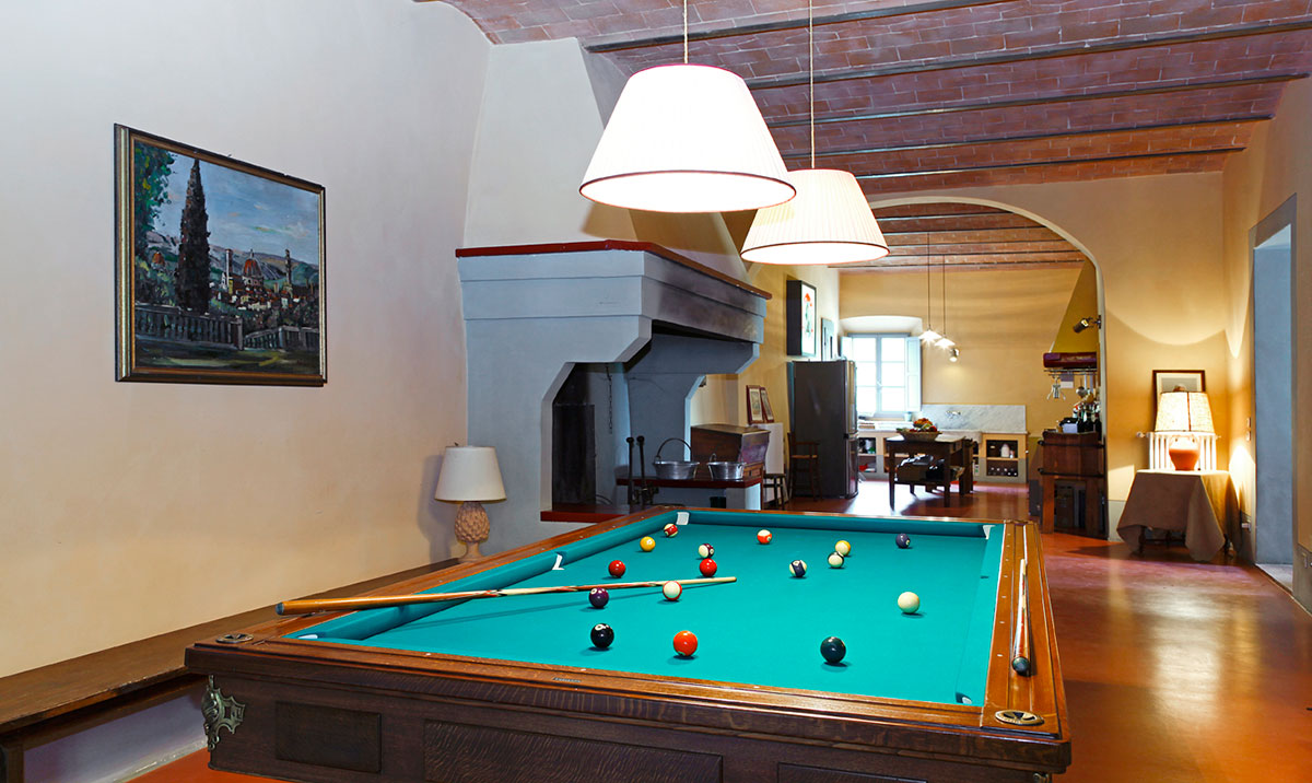 villa-in-florence-with-billiards