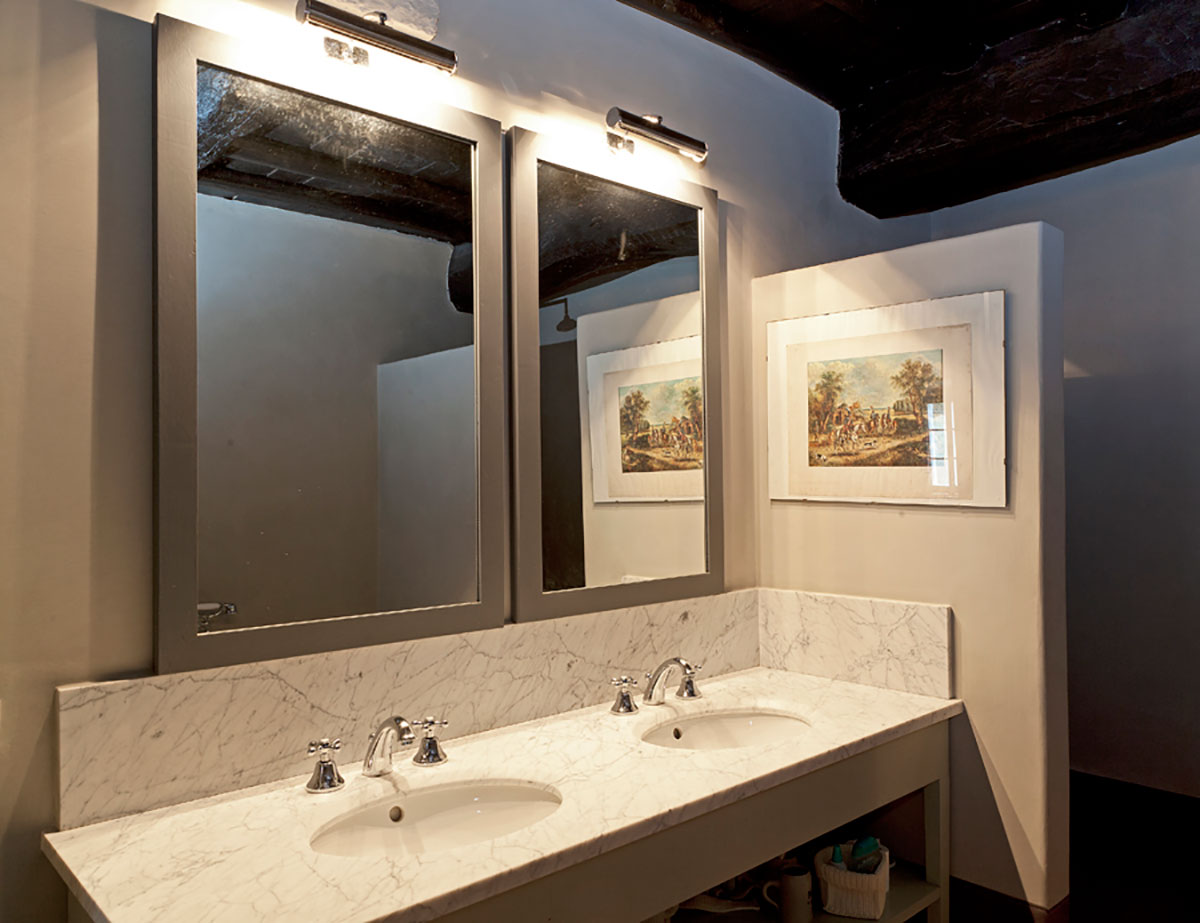 villa-la-querce-bathroom-details