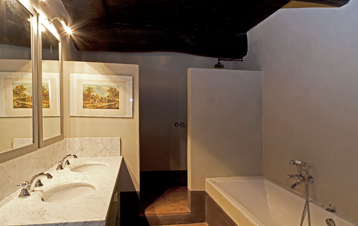 villa-la-querce-bathroom