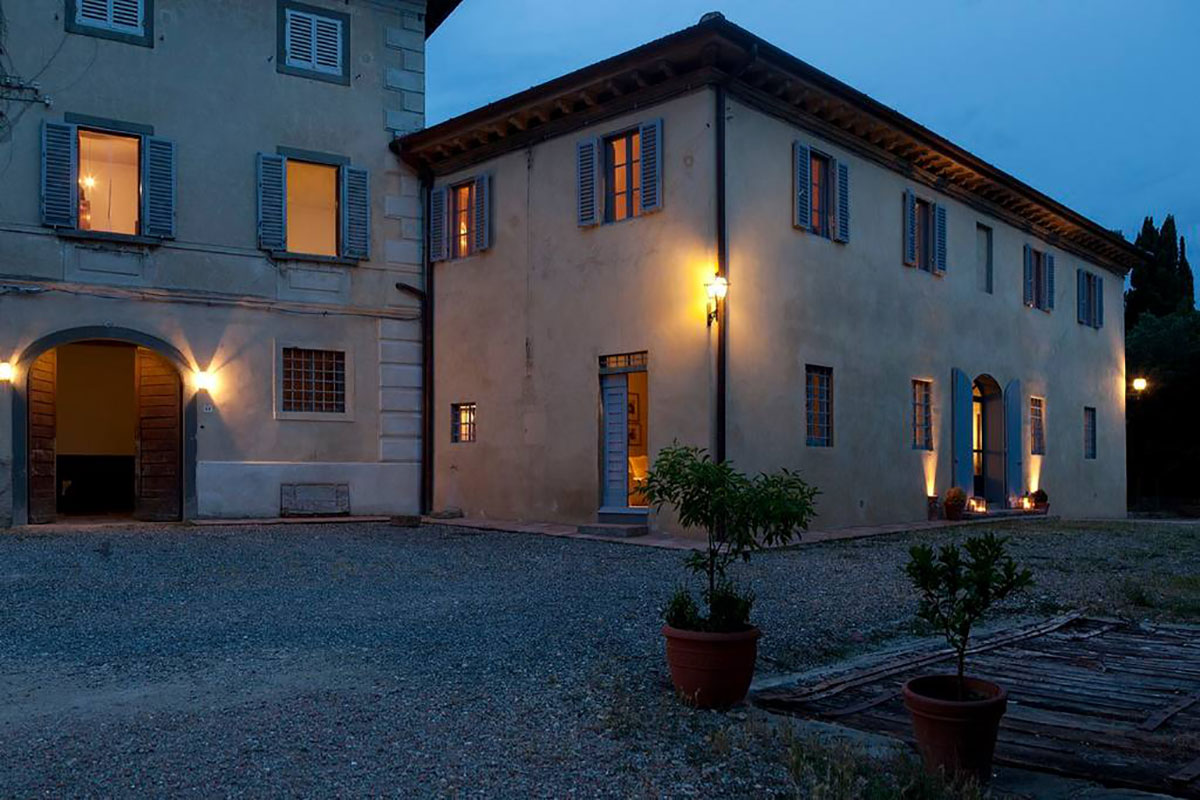 villa-la-querce-florence-tuscany-italy-in-the-night